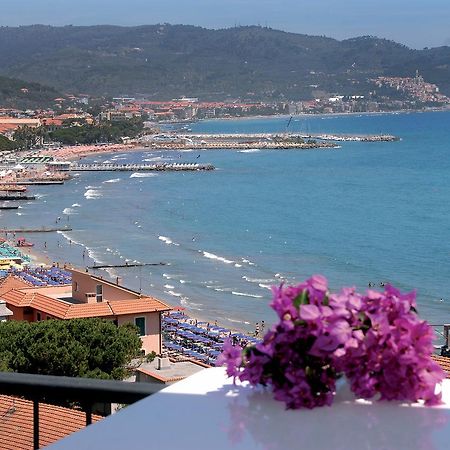 Piccolo Hotel Diano Marina Kültér fotó