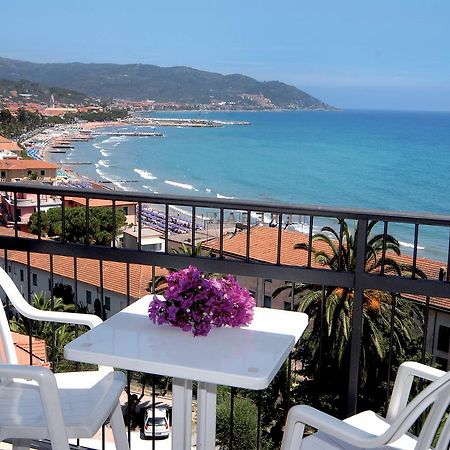Piccolo Hotel Diano Marina Kültér fotó
