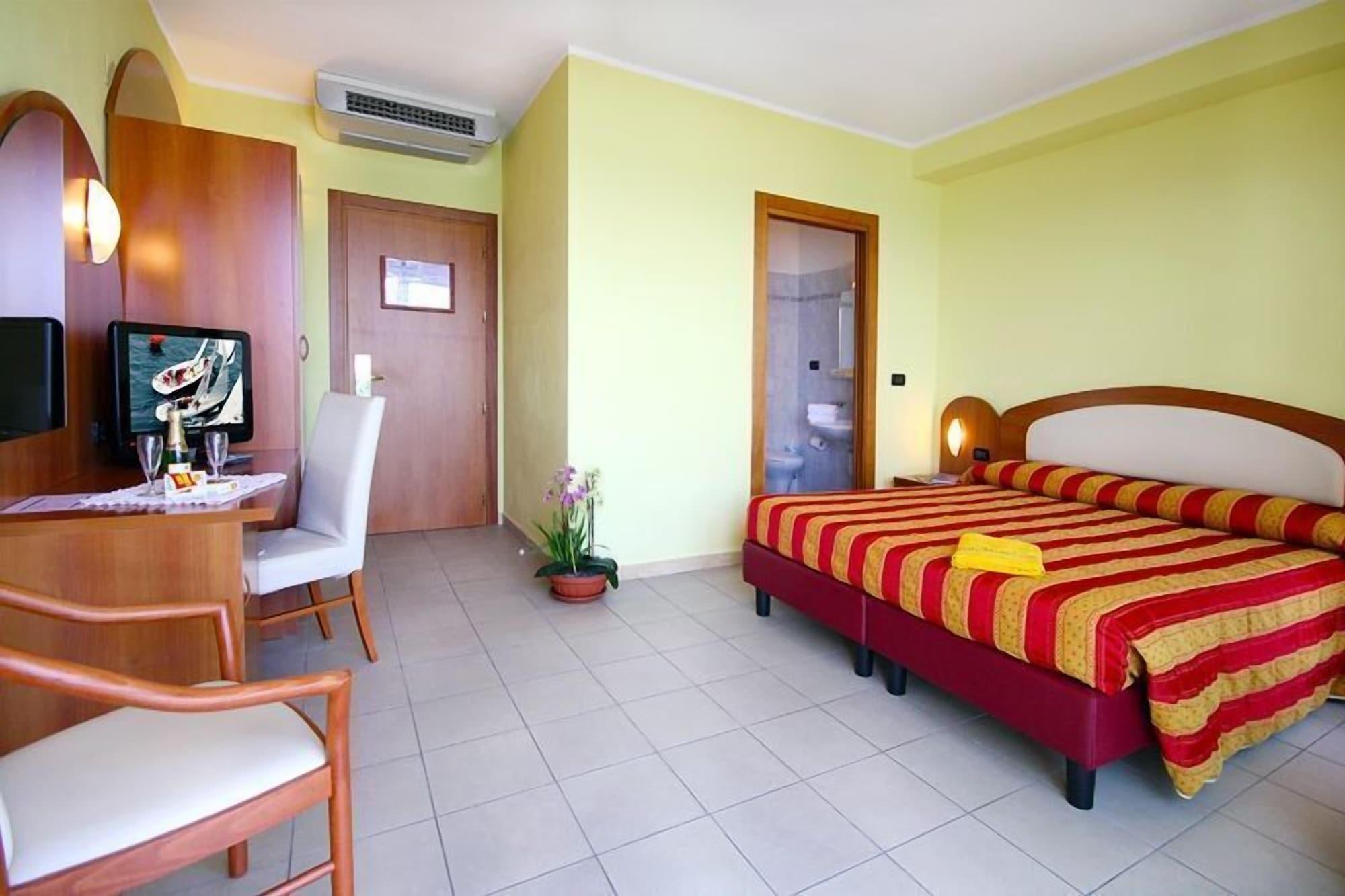 Piccolo Hotel Diano Marina Kültér fotó