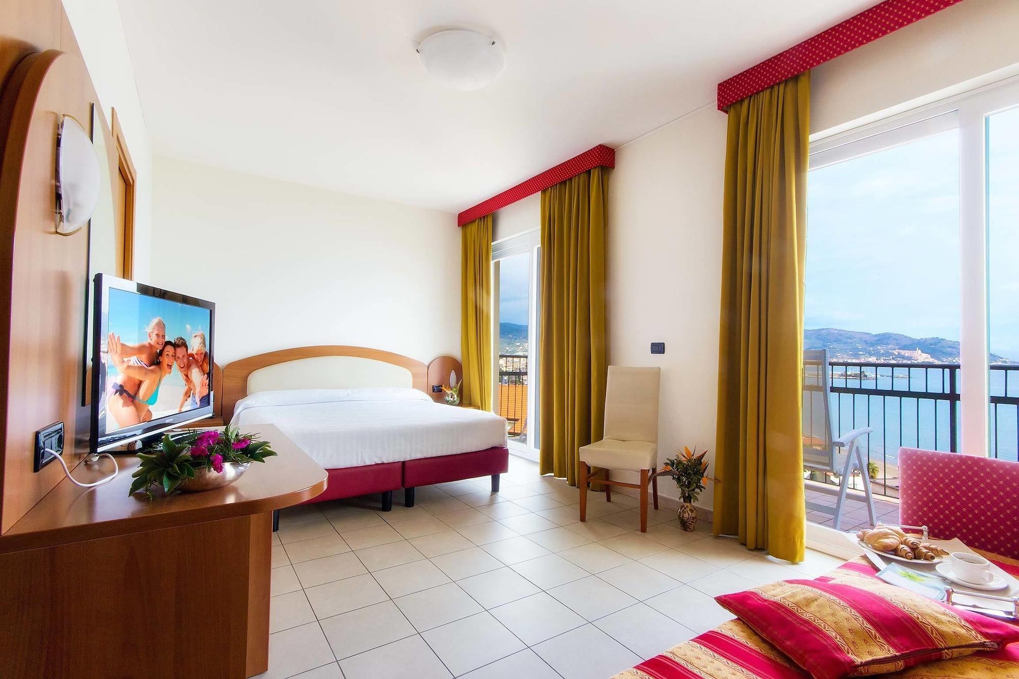 Piccolo Hotel Diano Marina Kültér fotó
