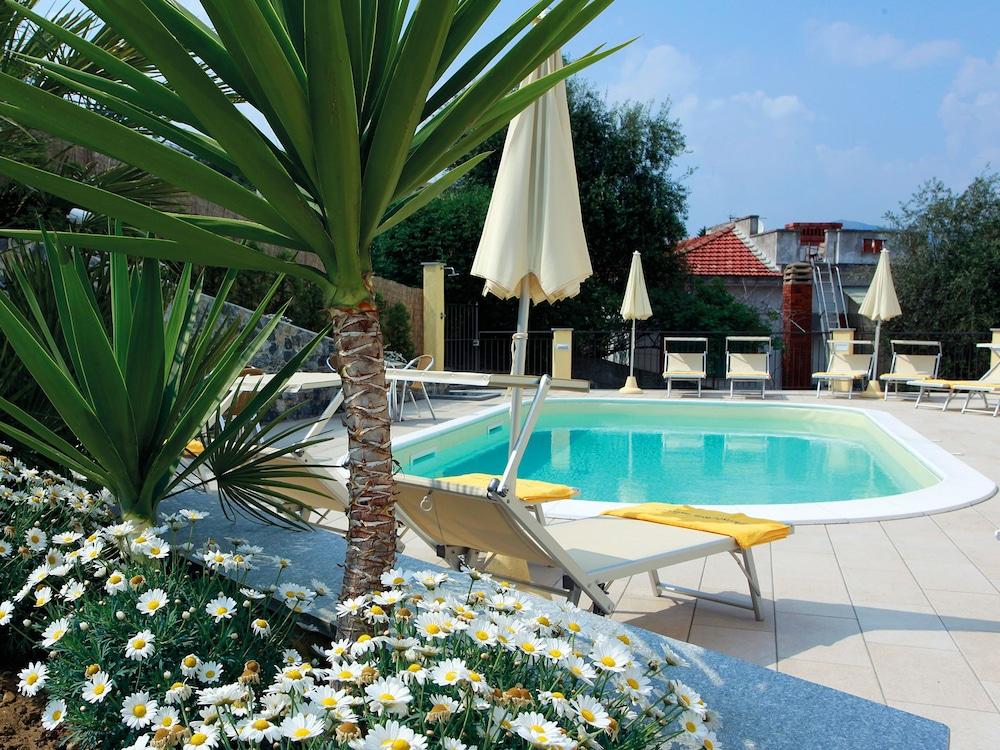 Piccolo Hotel Diano Marina Kültér fotó