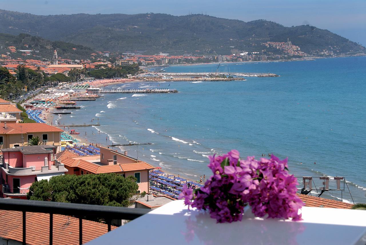 Piccolo Hotel Diano Marina Kültér fotó