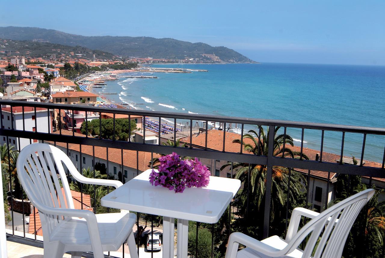 Piccolo Hotel Diano Marina Kültér fotó