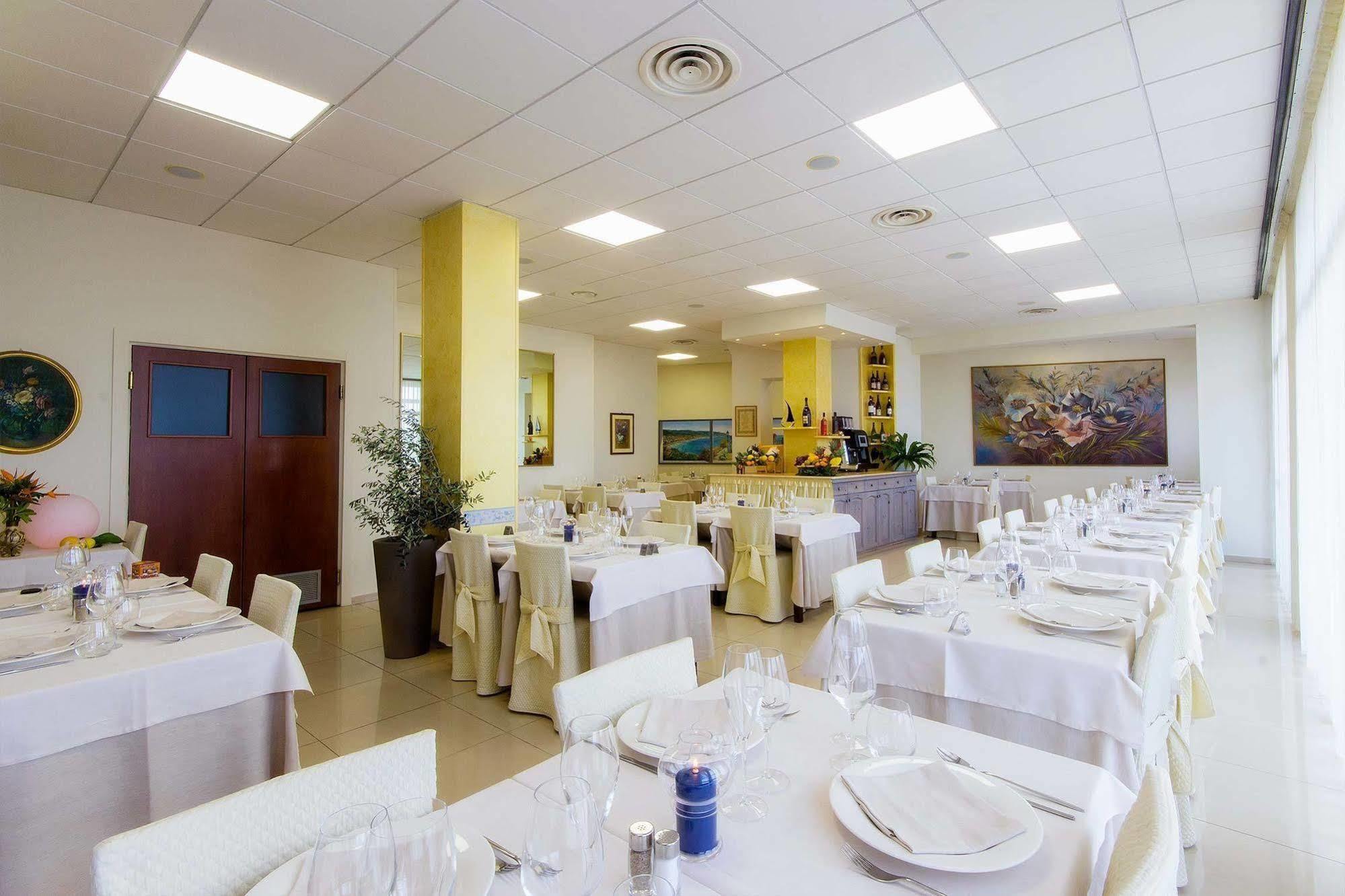 Piccolo Hotel Diano Marina Kültér fotó