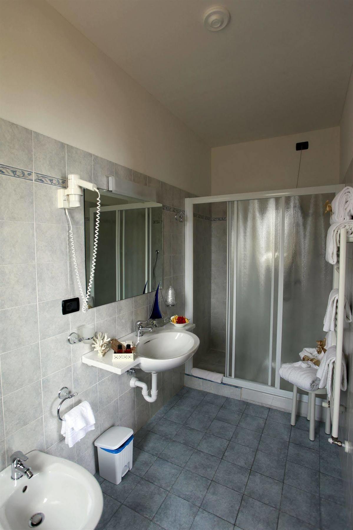 Piccolo Hotel Diano Marina Kültér fotó