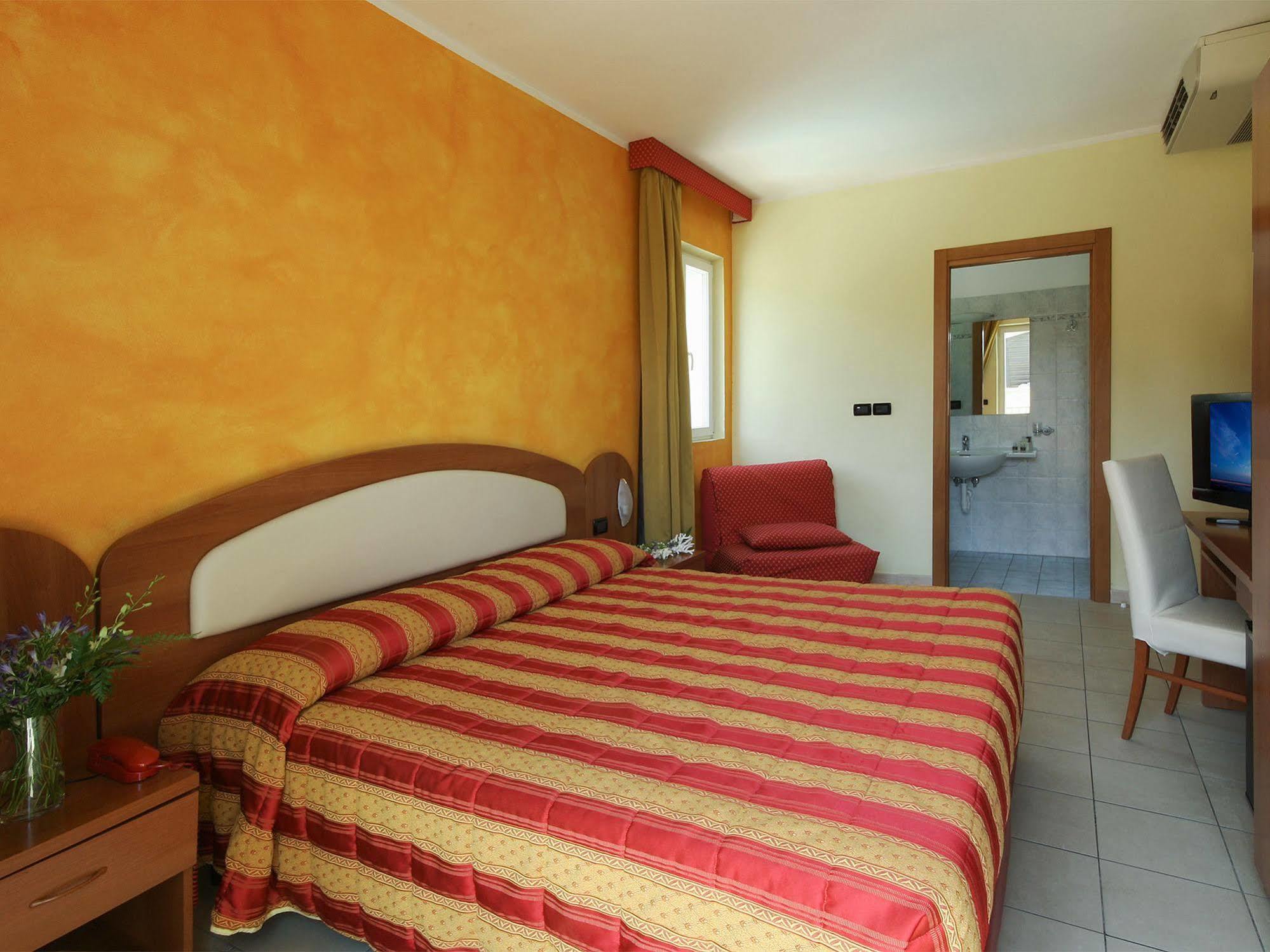 Piccolo Hotel Diano Marina Kültér fotó
