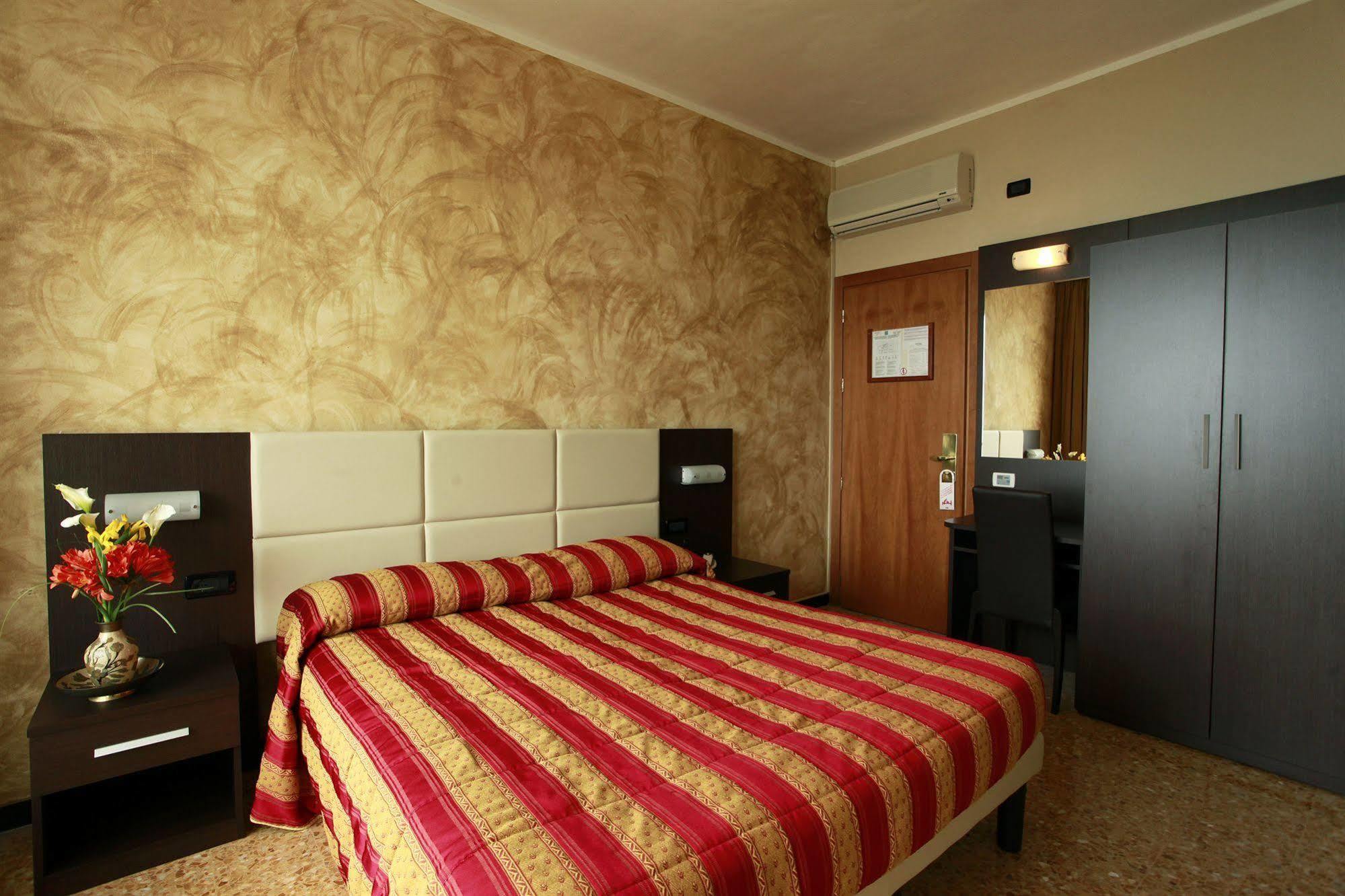 Piccolo Hotel Diano Marina Kültér fotó